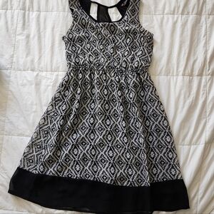 Black and White Patterned Sleeveless Dress